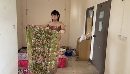 FN014 I am doing something with this sarong.
