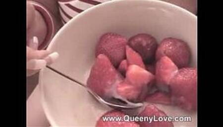 Queeny- Strawberry