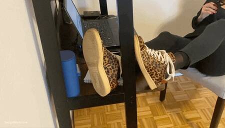 MEAN BOSS GETS HER SHOE STOLEN BY HER SECRETARY - MOV HD
