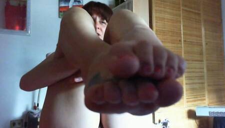 Perfect feet covered in hot squirting avi