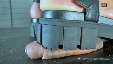 MB242 CBT with sandals 1