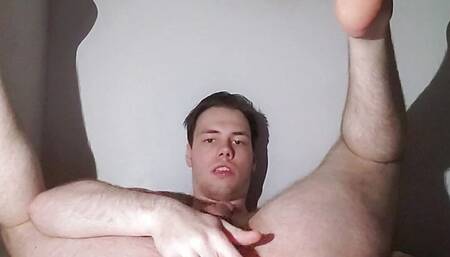 Everbody is sleeping and me i am horny af