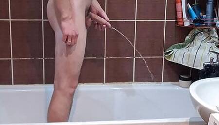 I stand in the bathtub and pee in it 4K