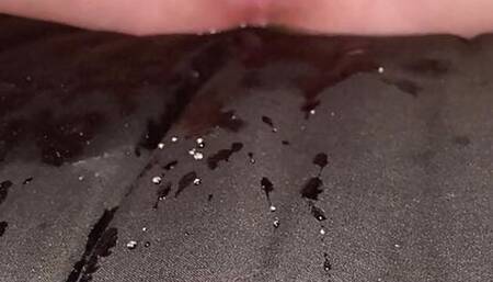 Girlfriend makes herself squirt while boyfriend is at work