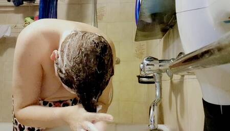 Hairy armpits while washing my dirty hair