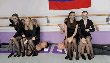 4 girls sitting on torso (extract from 41st contest)