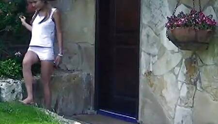 Petite latina Ellie fingers herself