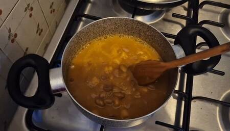 Big farts eating pasta e fagioli avi