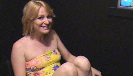 Carmen Gives A Footjob At The Video Booth Gloryhole! (mp4)