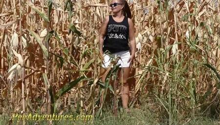 Pee in a corn field - Wet her jeans in the heat outdoor - Changing wet clothes outdoor