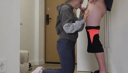 Delivery girl delivered my parcel and a blowjob