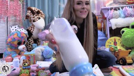 Kitty Quinn: Big Stinky Diaper Change - MP4 4k