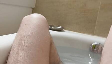 Twink playing and cuming in the bathtub