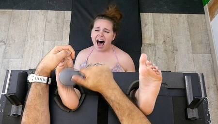 WE MET INAYA & HER TERRIFYINGLY TICKLISH FEET