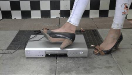 DVD-Player under PeepToes