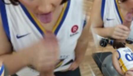 NBA GIRL ENJOYS SUCKING AND FUCKS HER PUPPY STYLE