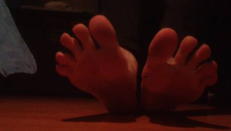 Smooth feet tease and cum