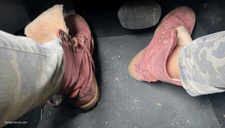 KIRA LOST HER BOOT DRIVING IN ONE SHOE - MOV HD