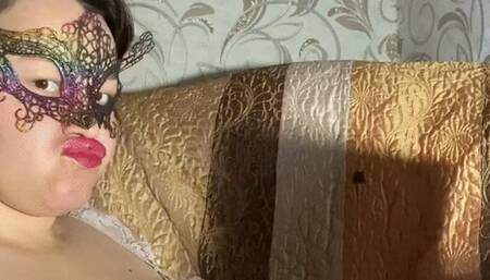 LIP SMELLING WHILE WORKING