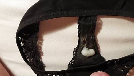 Quick cum on small and smelling panties