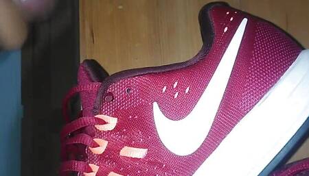 sneaker Nike Air Zoom big CUMSHOT inside