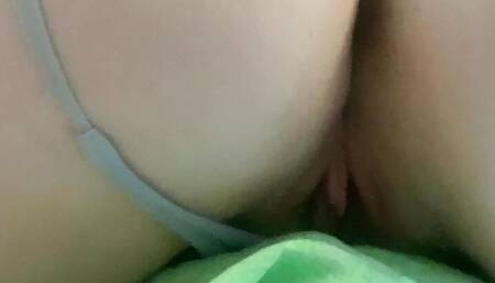 A big-ass brunette gets pleasure from a pillow and a vibropool close-up