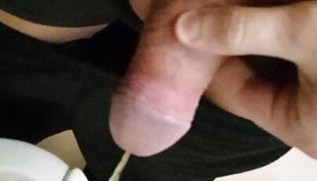 My girlfriend doesn't like being pissed in her mouth in the morning, so I piss in the toilet