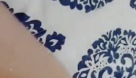 Lonely house wife fists pussy