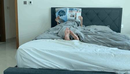 GIRL SNORING LOUDLY AND FALLS OFF THE BED WITH HER BLANKET - MP4 HD