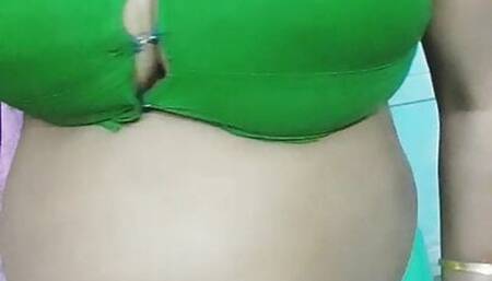 Indian sexy big boobs aunty