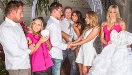 Carter Cruise fucking in the couch with her bubble butt