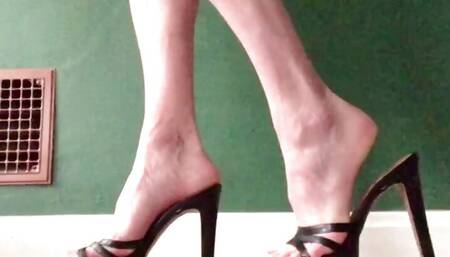 Femme feet in high heels