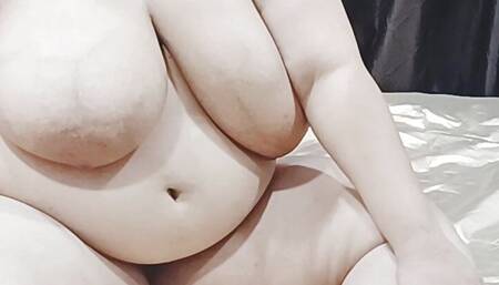 Indian Bbw Bhabhi Appling Body Lotion