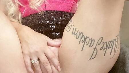 Playing with my clit close up