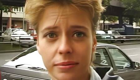 lesbe mit grossen titten geht fuer geld mit zum casting und steckt sich vibrator in die pussy