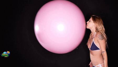 Abi Sit and Nail Pops 4K (3840x2160)