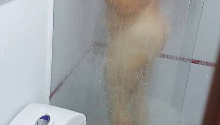 I love seeing my stepmother's naked body, I love how she gets out of the shower and sucks my cock