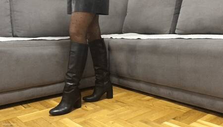 TAPPING IN BOOTS AND SEXY SMALL FEET - MOV HD