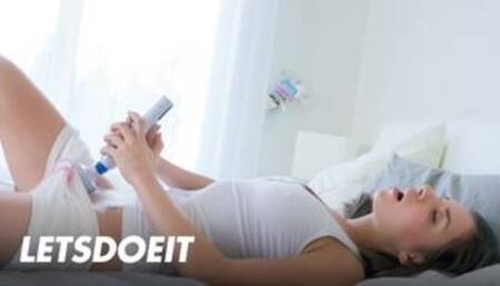 Russian Babe Henessy Fingers Her Juicy Vagina In The Morning