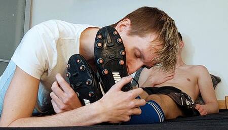 Barefoot soccer player Raul