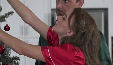 Molly Little says "swapbro wants a lifetime subscription to myfamilypies! lol" -S6:E4