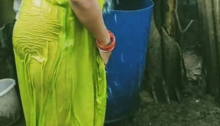 Tamil village mullu aunty outdoors bath Sex video