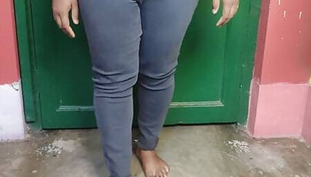 Indian bhabi fully Naked walk on the floor and showing her big ass and juicy pussy