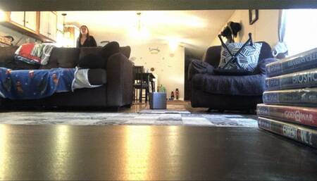 Giantess destroys city