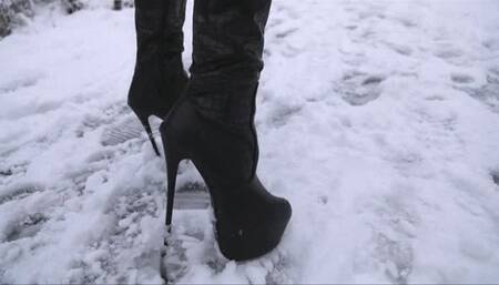 walking with 7 Inch platform boots on snow and ice - full clip - (1280x720*wmv)