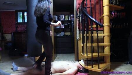 Mistress Linda Evil- dark trampling