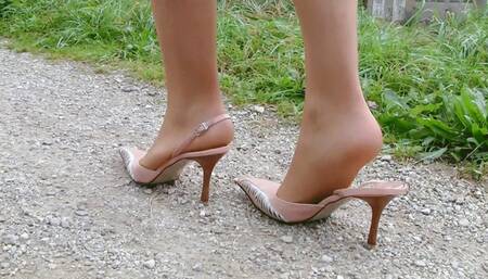 zed22 Victoria with her stiletto slingbacks (mp4-HD)