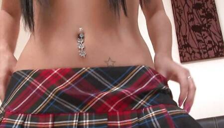 Teen slut can't get enough of rubbing her sweet pussy in bed