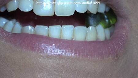 Candy bears cheweing close up 2022