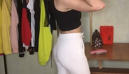 Elis brushes her hair and pee in her pants